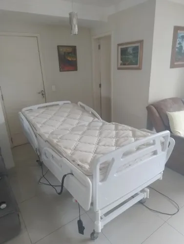 Cama hospitalar motorizada