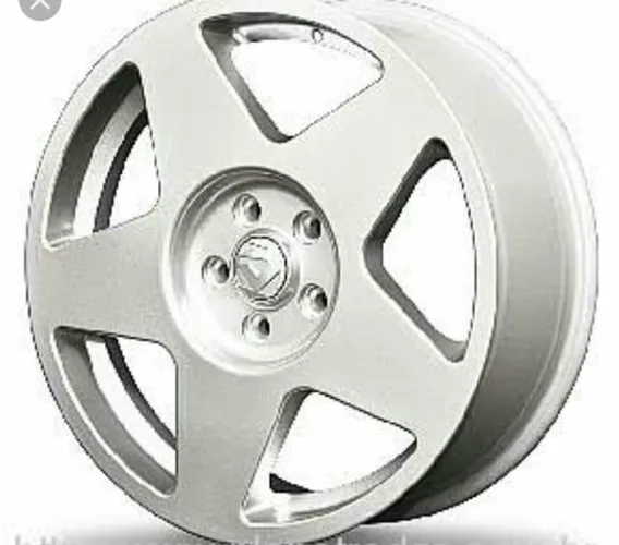 Roda aro 18 Volcano Tarmac Prata Momo Volkswagen fox 5X100 jogo