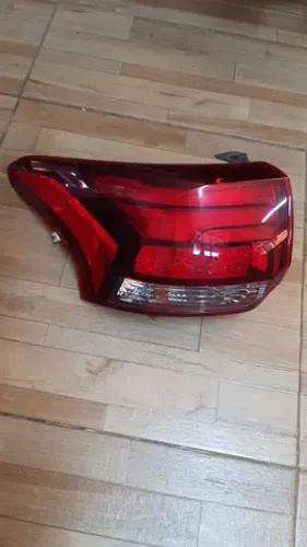 Lanterna Esquerda Outlander