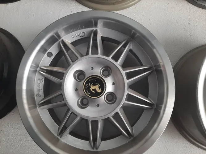 Roda aro 14 Girus Racing tala 7 prata com borda diamantada jogo 4x100
