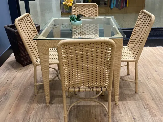 Conjunto de Jantar 4 Lugares: Beleza e Qualidade para sua Casa!