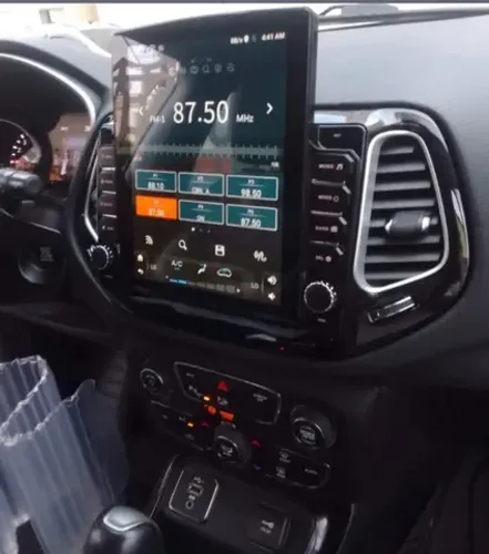 Central multimídia  Jeep Compass modelo tesla 