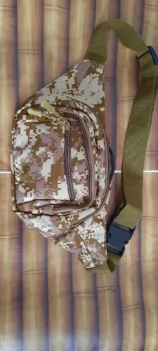 Pochete tática camuflada.