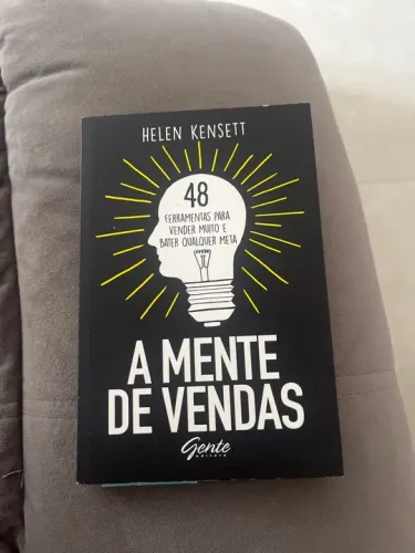 Livro: A mente de vendas 48 ferramentas para vender muito e bater qualquer meta 