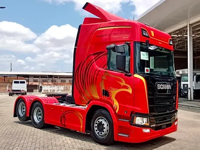 Scania R450 versão limitada heróis da estrada número de série 191 na cor vermelho fênix 
