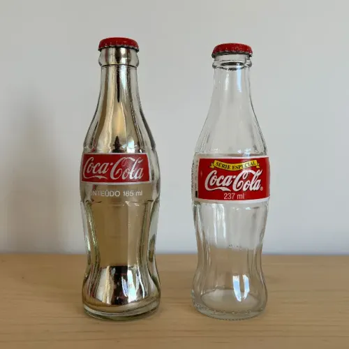 02Garrafas Coca-Cola Anos 90 (01Garrafa Espelhada+01Garrafa Especial Planeta Atlântida 98)