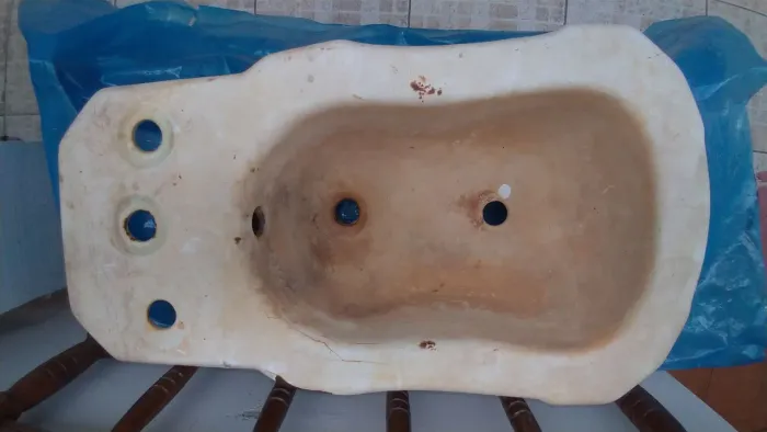 Bacia,vaso sanitário antiga para restaurar 