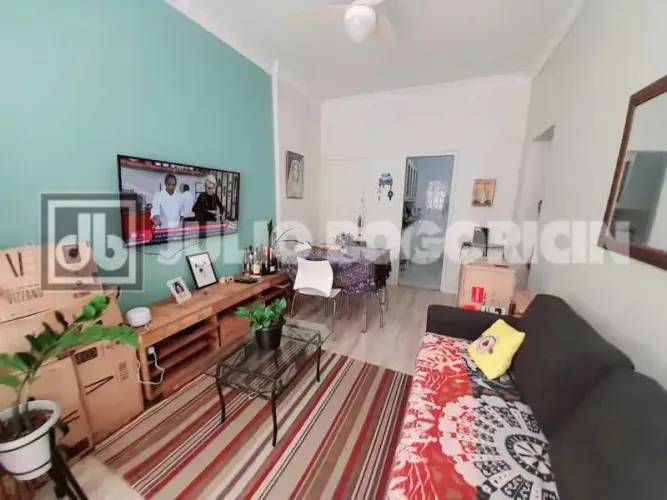 Copacabana Posto 5 Entre a praia e a lagoa rua arborizada e silenciosa 2 quartos com vaga
