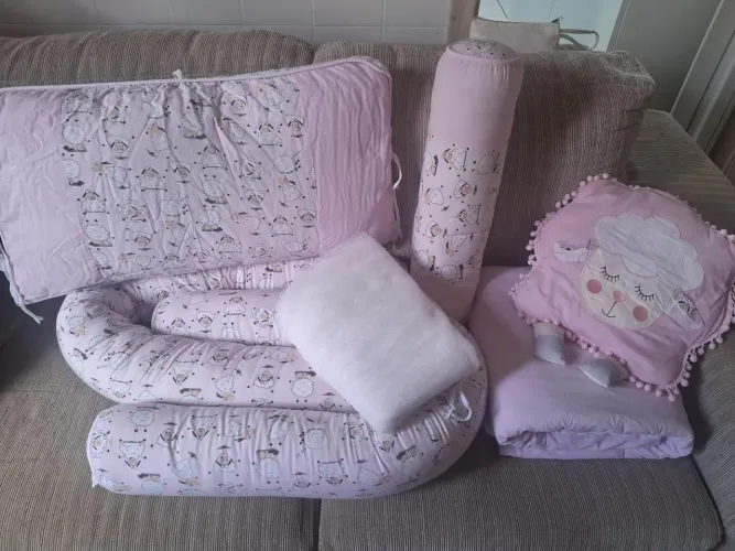 vendo lindo protetor de berço esta novo completo só 75 reais