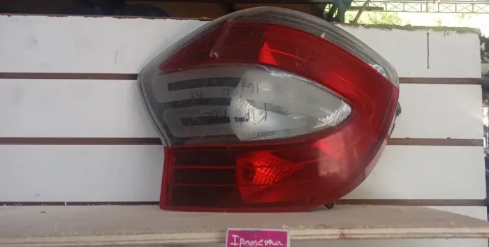 LANTERNA TRASEIRA DIREITA FIAT MOBI 16/20