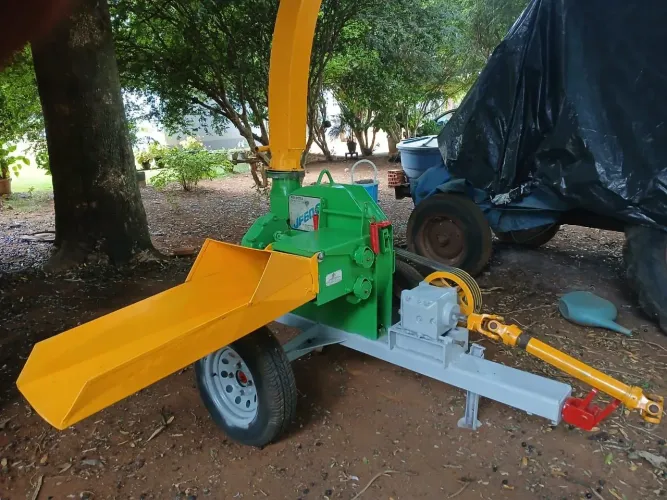 Ensiladeira JF60S (pouquíssimo usada)