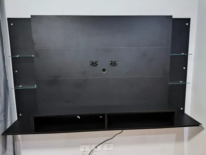 Painel preto fosco com prateleiras de vidro! (Desocupar espaço)