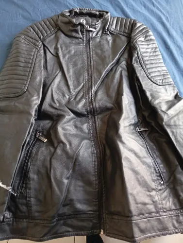 Jaqueta de Couro Preta - Estilo e Conforto pra vender hoje 180k