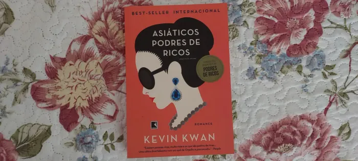 Livro Asiáticos Podres de Ricos (acompanha marcador)