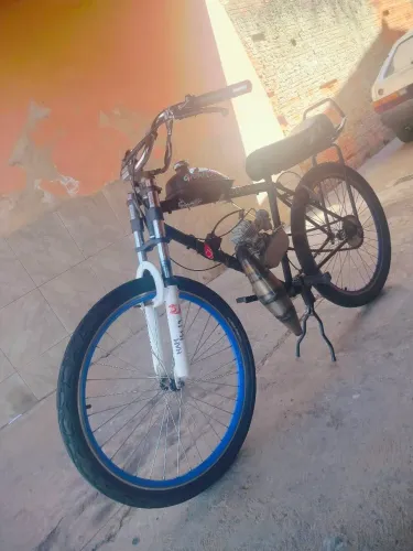 motorizada com motor phantom e escape dimensionado 