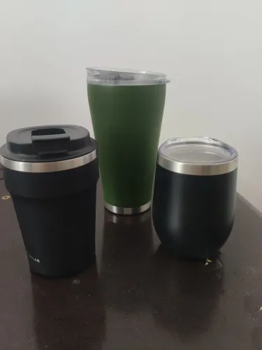 Três canecas térmicas
