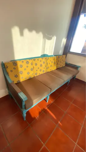 Sofá vintage 4 lugares com design exclusivo