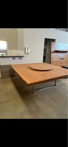 Mesa de Jantar Amadeirada com Tampo Giratório