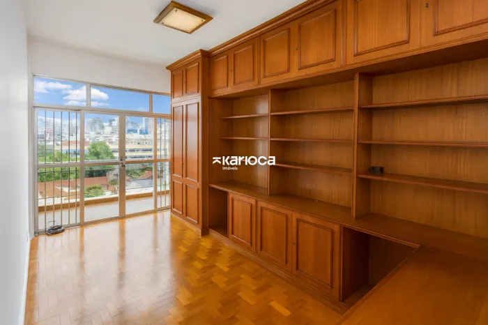 Excelente Apartamento 4 quartos, 160m2 com dependencia na Rua Marquês de Valença *OPORTUNI
