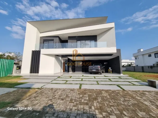 Casa de Alto Padrão à Venda no Jardim do Golfe
