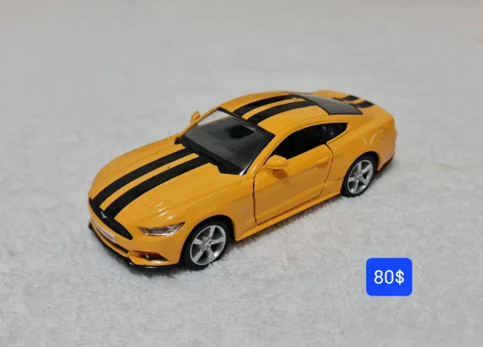Carrinho miniatura Ford Mustang GT