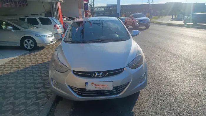 Hyundai Elantra 2012 completo + automático+ couro aceito auto menor