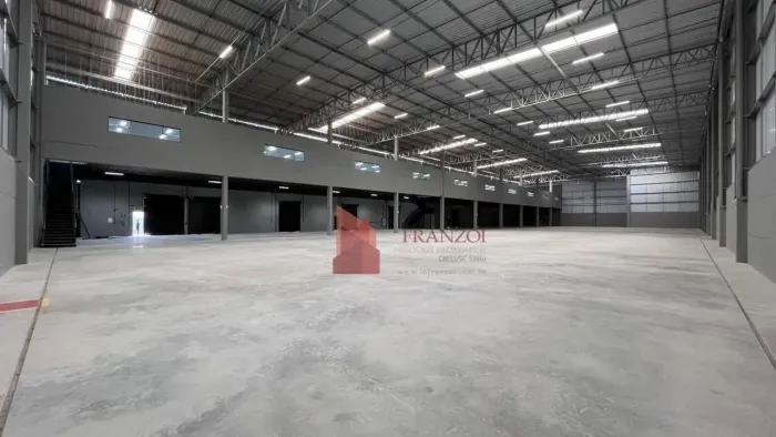 ALUGUEL: ARMAZÉM LOGÍSTICO 5000 METROS na BR101 Itajaí SC