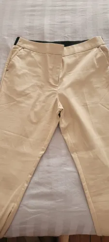 DEAPAGO RENNER - CALÇA ALFAIATARIA BEGE COM ELASTANO E ELÁSTICO ATRÁS 