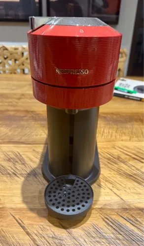 Cafeteira Nespresso Vertuo Next Vermelha