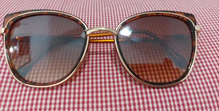 Óculos de Sol Feminino rose gold com tartaruga