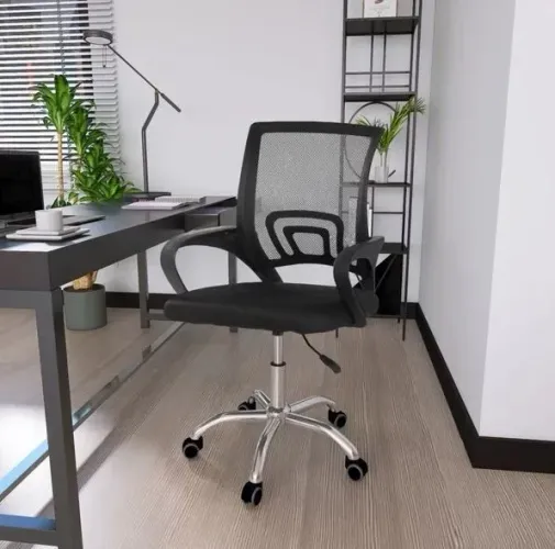 Cadeira de Escritório Giratória Preta com Encosto em Malha