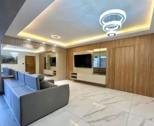 Vende-se apartamento em Vila Paulista com 3 quartos, 2 banheiros e 2 vagas.