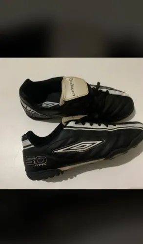 Vendo ou troco Chuteira society Umbro TM:43 