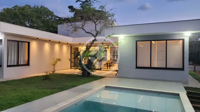 CASA MARAVILHOSA COM 4 QUARTOS, SEMI SUITES, ARMÁRIOS EMBUTIDOS, FORNO EMBUTIDO, GELADEIRA
