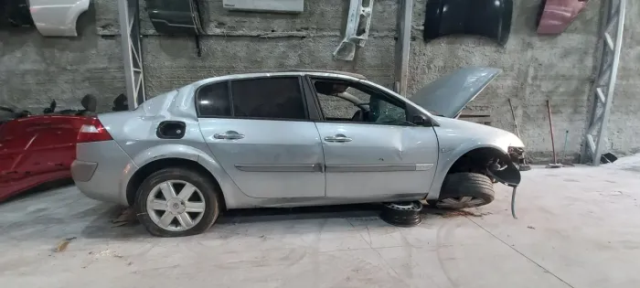 Sucata Renault Megane 2.0 gasolina manual para retirada de peças 