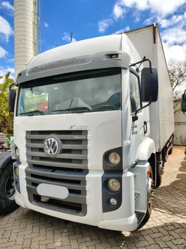 Vw. 30. 330 conteletion. 4 eixo bau. 11 50 metros. Ano 2020.