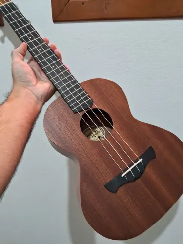 Violão Ukulele Concert - Madeira - Novo