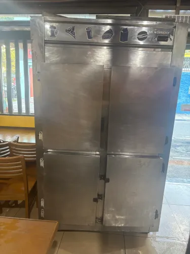 Geladeira inox Gelopar