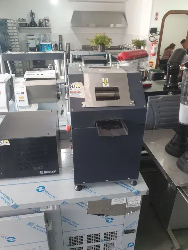 JR. Máquina de Caldo de Cana Garapeira GLI 200