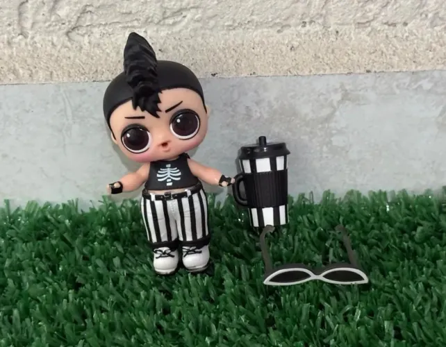 Boneco LOL Surprise Punk Rock