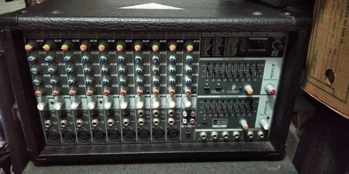 Cabeçote amplificador europower Behringer PMP 2000