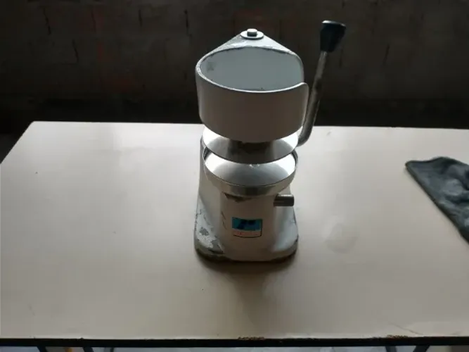 MÁQUINA DE HAMBÚRGUER SEMI NOVA
