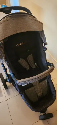 Carrinho de bebê Kiddo + bebê conforto