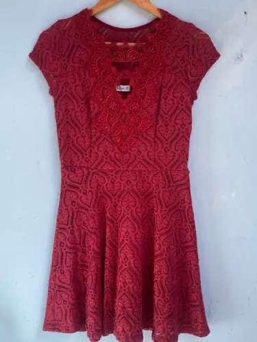 Vestido Feminino Rendado Vermelho Bordo, Tam M (Novo)