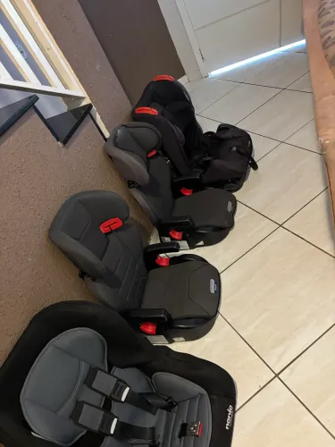 Cadeirinha de automóvel e bebê conforto