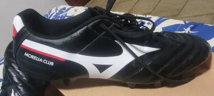 Chuteira mizuno 44