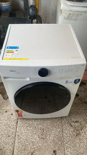 Lava e seca midea com apenas 8 meses de uso, sem detalhes