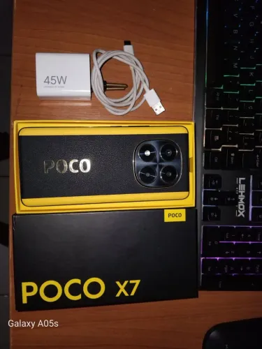 Poço X7 seminovo sem detalhes + carregador 45w