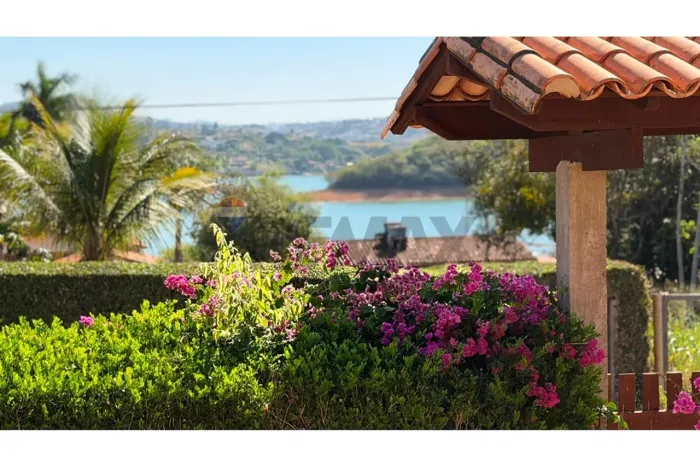 "Rancho na Ponta do Sol em Capitólio à Venda"