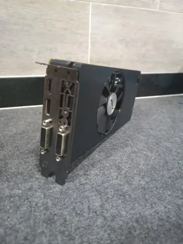 Placa de Vídeo XFX Radeon R7 370 2GB DDR5 Com Defeito - Peças / Reparo